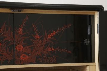 中古　美品　最高級!!　讃岐漆芸　蒟醤(きんま)塗り　緻密なデザインの絵柄が見事な着物箪笥(衣装箪笥、収納箪笥、和タンス、引き出し)(定価約200万円)(R-060773)