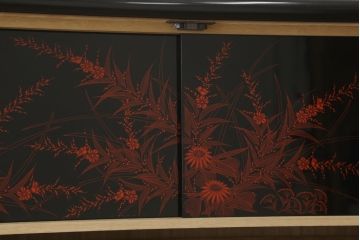 中古　美品　最高級!!　讃岐漆芸　蒟醤(きんま)塗り　緻密なデザインの絵柄が見事な着物箪笥(衣装箪笥、収納箪笥、和タンス、引き出し)(定価約200万円)(R-060773)