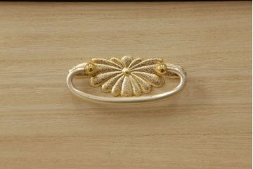 中古　美品　最高級!!　讃岐漆芸　蒟醤(きんま)塗り　緻密なデザインの絵柄が見事な着物箪笥(衣装箪笥、収納箪笥、和タンス、引き出し)(定価約200万円)(R-060773)