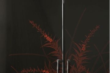 中古　美品　最高級!!　讃岐漆芸　蒟醤(きんま)塗り　緻密なデザインの絵柄が見事な着物箪笥(衣装箪笥、収納箪笥、和タンス、引き出し)(定価約200万円)(R-060773)