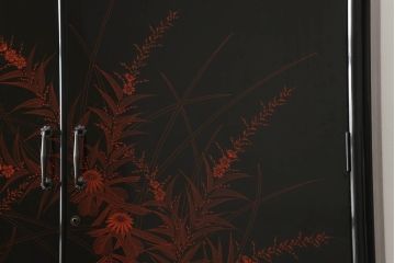 中古　美品　最高級!!　讃岐漆芸　蒟醤(きんま)塗り　緻密なデザインの絵柄が見事な着物箪笥(衣装箪笥、収納箪笥、和タンス、引き出し)(定価約200万円)(R-060773)