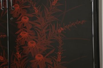 中古　美品　最高級!!　讃岐漆芸　蒟醤(きんま)塗り　緻密なデザインの絵柄が見事な着物箪笥(衣装箪笥、収納箪笥、和タンス、引き出し)(定価約200万円)(R-060773)
