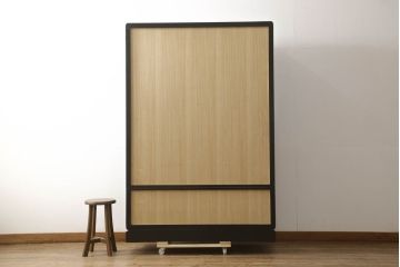 中古　美品　最高級!!　讃岐漆芸　蒟醤(きんま)塗り　緻密なデザインの絵柄が見事な着物箪笥(衣装箪笥、収納箪笥、和タンス、引き出し)(定価約200万円)(R-060773)