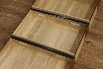 和製アンティーク　黒漆塗り　上手物!凝ったつくりの厚手金具が存在感を放つ庄内小箪笥(庄内箪笥、小物収納、収納箪笥、和タンス)(R-060777)