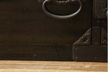 和製アンティーク　黒漆塗り　上手物!凝ったつくりの厚手金具が存在感を放つ庄内小箪笥(庄内箪笥、小物収納、収納箪笥、和タンス)(R-060777)