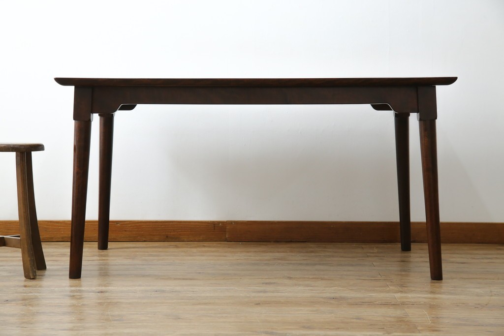 和製ヴィンテージ　松本民芸家具　シンプルなデザインが和モダンの空間に取り入れやすいダイニングテーブル　(R-060780)