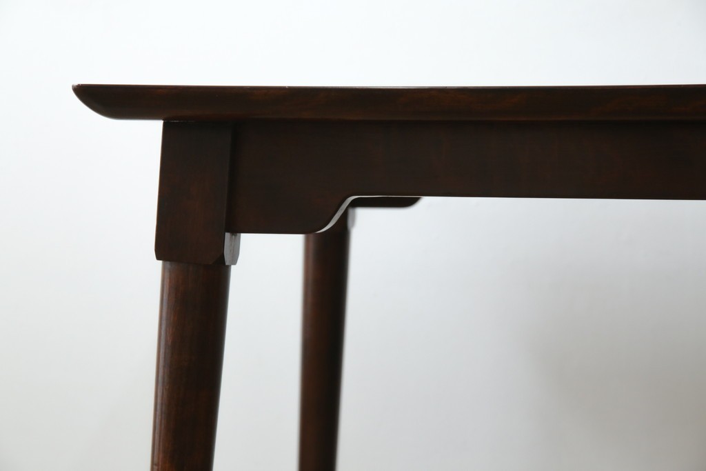 和製ヴィンテージ　松本民芸家具　シンプルなデザインが和モダンの空間に取り入れやすいダイニングテーブル　(R-060780)