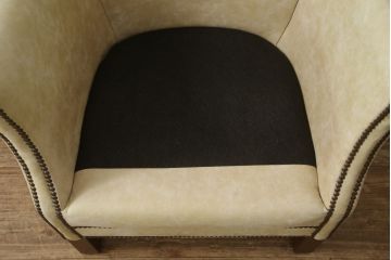 中古　HALO(ハロ)　PROFESSER ARM CHAIR(プロフェッサーアームチェア)　本革　キリムとレザーのリバーシブルのクッションがかわいい1人掛けソファ(1P、椅子、イス、ラウンジチェア)(定価約16万円)(R-060783)