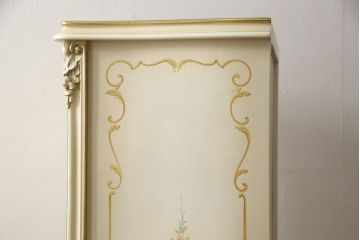 中古　美品　イタリア　ノバパルク(NOVAPLAK)　ロココ調　猫脚　エレガントな佇まいが目を惹くチェスト(引き出し)(R-060785)