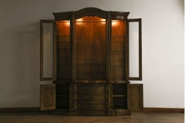中古　超美品　DREXEL HERITAGE(ドレクセルヘリテイジ)　Grand Villa(グランドヴィラ)　照明付きのゴージャスなキャビネット(定価約130万円)(食器棚、カップボード、飾り棚、陳列棚)(R-060790)