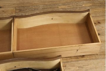 中古　超美品　DREXEL HERITAGE(ドレクセルヘリテイジ)　Grand Villa(グランドヴィラ)　照明付きのゴージャスなキャビネット(定価約130万円)(食器棚、カップボード、飾り棚、陳列棚)(R-060790)