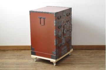 和製ビンテージ　ヴィンテージ家具　米沢箪笥　伝統工芸　漆塗り　朱塗り　鋲と金具を贅沢に使った手許箪笥(和タンス、収納箪笥、小箪笥、チェスト、ヴィンテージ)(R-060796)