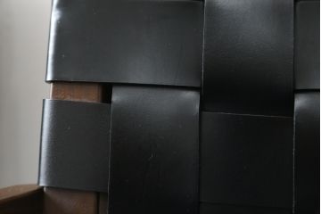 中古　美品　arflex(アルフレックス)　TINA 10(ティナ)　編み込みのデザインが目を惹くワイドアームチェア2脚セット(ダイニングチェア、椅子、イス)(2脚定価約46万円)(R-060799)