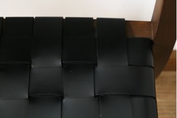 中古　美品　arflex(アルフレックス)　TINA 10(ティナ)　編み込みのデザインが目を惹くワイドアームチェア2脚セット(ダイニングチェア、椅子、イス)(2脚定価約46万円)(R-060799)