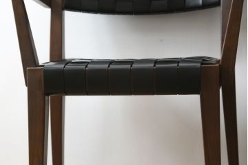 中古　美品　arflex(アルフレックス)　TINA 10(ティナ)　編み込みのデザインが目を惹くワイドアームチェア2脚セット(ダイニングチェア、椅子、イス)(2脚定価約46万円)(R-060799)