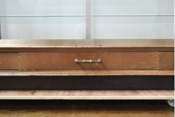 和製ビンテージ　大型　両面使い　クラシカルな雰囲気を醸し出す木枠ガラスケース(Gケース、ショーケース、キャビネット、陳列棚、飾り棚、店舗什器、ヴィンテージ)(R-060807)