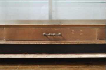 和製ビンテージ　大型　両面使い　クラシカルな雰囲気を醸し出す木枠ガラスケース(Gケース、ショーケース、キャビネット、陳列棚、飾り棚、店舗什器、ヴィンテージ)(R-060807)
