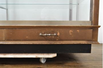 和製ビンテージ　大型　両面使い　クラシカルな雰囲気を醸し出す木枠ガラスケース(Gケース、ショーケース、キャビネット、陳列棚、飾り棚、店舗什器、ヴィンテージ)(R-060807)