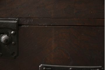 和製アンティーク　明治期　博物館クラス!!　高級品　特注　ここまで厚手の金具は激レア!!　総欅(ケヤキ)材　内部桐材　超極厚金具の収納箪笥(整理箪笥、時代箪笥、和箪笥、和たんす、サイドボード、引き出し)(R-060809)