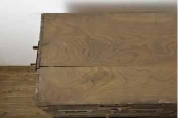 和製アンティーク　明治期　博物館クラス!!　高級品　特注　ここまで厚手の金具は激レア!!　総欅(ケヤキ)材　内部桐材　超極厚金具のローボード(時代箪笥、和たんす、和箪笥、収納箪笥、ローチェスト、引き出し)(R-060810)