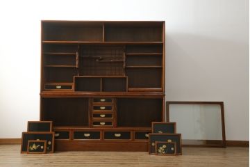 和製ビンテージ　高級工芸家具　蒔絵師　長谷川雅英　欅(ケヤキ)材　六尺　気品溢れる蒔絵や金具が美しい茶箪笥(キャビネット、茶棚、食器棚、収納棚、ヴィンテージ)(R-060821)
