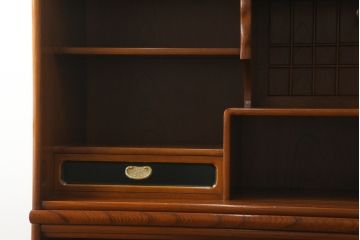 和製ビンテージ　高級工芸家具　蒔絵師　長谷川雅英　欅(ケヤキ)材　六尺　気品溢れる蒔絵や金具が美しい茶箪笥(キャビネット、茶棚、食器棚、収納棚、ヴィンテージ)(R-060821)