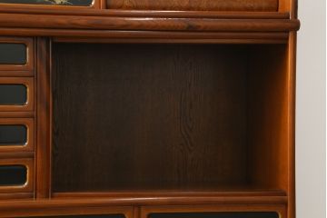 和製ビンテージ　高級工芸家具　蒔絵師　長谷川雅英　欅(ケヤキ)材　六尺　気品溢れる蒔絵や金具が美しい茶箪笥(キャビネット、茶棚、食器棚、収納棚、ヴィンテージ)(R-060821)