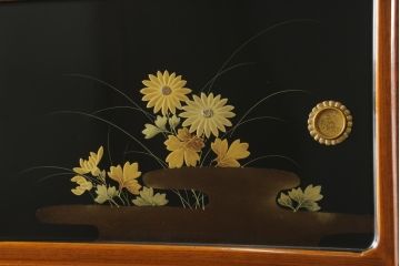 和製ビンテージ　高級工芸家具　蒔絵師　長谷川雅英　欅(ケヤキ)材　六尺　気品溢れる蒔絵や金具が美しい茶箪笥(キャビネット、茶棚、食器棚、収納棚、ヴィンテージ)(R-060821)