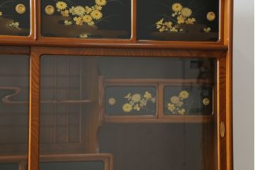 和製ビンテージ　高級工芸家具　蒔絵師　長谷川雅英　欅(ケヤキ)材　六尺　気品溢れる蒔絵や金具が美しい茶箪笥(キャビネット、茶棚、食器棚、収納棚、ヴィンテージ)(R-060821)