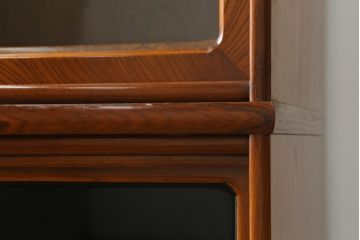 和製ビンテージ　高級工芸家具　蒔絵師　長谷川雅英　欅(ケヤキ)材　六尺　気品溢れる蒔絵や金具が美しい茶箪笥(キャビネット、茶棚、食器棚、収納棚、ヴィンテージ)(R-060821)