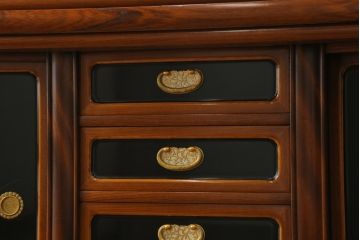 和製ビンテージ　高級工芸家具　蒔絵師　長谷川雅英　欅(ケヤキ)材　六尺　気品溢れる蒔絵や金具が美しい茶箪笥(キャビネット、茶棚、食器棚、収納棚、ヴィンテージ)(R-060821)