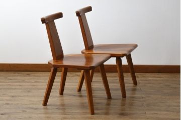 中古　美品　岩手県岩泉・純木家具　栓材　摺り漆(すりうるし)　心地よい木の風合いが魅力的なダイニングチェア2脚セット(アームレスチェア、板座チェア、椅子、イス)(定価2脚で約16万円)(R-060823)