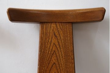中古　美品　岩手県岩泉・純木家具　栓材　摺り漆(すりうるし)　心地よい木の風合いが魅力的なダイニングチェア2脚セット(アームレスチェア、板座チェア、椅子、イス)(定価2脚で約16万円)(R-060823)