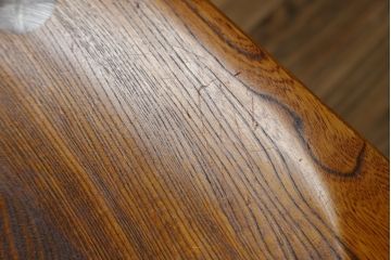 中古　美品　岩手県岩泉・純木家具　栓材　摺り漆(すりうるし)　心地よい木の風合いが魅力的なダイニングチェア2脚セット(アームレスチェア、板座チェア、椅子、イス)(定価2脚で約16万円)(R-060823)