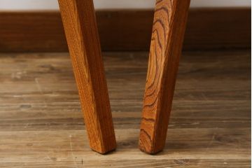 中古　美品　岩手県岩泉・純木家具　栓材　摺り漆(すりうるし)　心地よい木の風合いが魅力的なダイニングチェア2脚セット(アームレスチェア、板座チェア、椅子、イス)(定価2脚で約16万円)(R-060823)