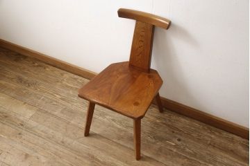 中古　美品　岩手県岩泉・純木家具　栓材　摺り漆(すりうるし)　心地よい木の風合いが魅力的なダイニングチェア(アームレスチェア、板座チェア、椅子、イス)(R-060824)