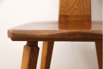 中古　美品　岩手県岩泉・純木家具　栓材　摺り漆(すりうるし)　心地よい木の風合いが魅力的なダイニングチェア(アームレスチェア、板座チェア、椅子、イス)(R-060824)