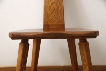 中古　美品　岩手県岩泉・純木家具　栓材　摺り漆(すりうるし)　心地よい木の風合いが魅力的なダイニングチェア(アームレスチェア、板座チェア、椅子、イス)(R-060824)