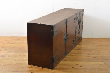 中古　岩谷堂箪笥　天板・脚(台輪)付きリメイク　和モダンな空間にも取り入れやすいテレビ台(サイドボード、リビングボード、テレビボード)(R-060833)