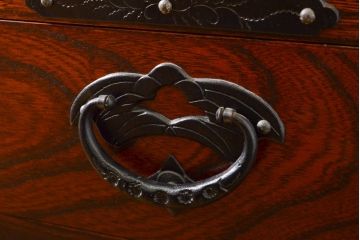 中古　岩谷堂箪笥　天板・脚(台輪)付きリメイク　和モダンな空間にも取り入れやすいテレビ台(サイドボード、リビングボード、テレビボード)(R-060833)