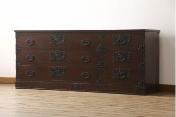 中古　岩谷堂箪笥　凝ったつくりの金具が和の雰囲気を高めるテレビ台(ローボード、AVボード、衣装箪笥、収納箪笥、和タンス、引き出し)(R-060834)
