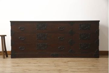 中古　岩谷堂箪笥　凝ったつくりの金具が和の雰囲気を高めるテレビ台(ローボード、AVボード、衣装箪笥、収納箪笥、和タンス、引き出し)(R-060834)