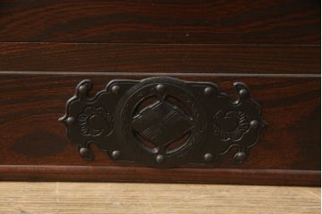 中古　岩谷堂箪笥　凝ったつくりの金具が和の雰囲気を高めるテレビ台(ローボード、AVボード、衣装箪笥、収納箪笥、和タンス、引き出し)(R-060834)