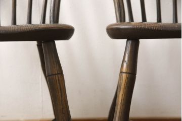 中古　飛騨産業　PROVINCIAL(プロヴィンシャル・プロビンシャル)　キツツキ　オーク材　背板のデザインがおしゃれなボウバックチェア2脚セット(ウィンザーチェア、板座チェア、ダイニングチェア、椅子、イス、ウインザーチェア)(2脚で定価約30万円)(R-060840)