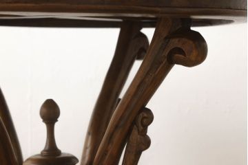 アジアビンテージ　チーク材　凝った脚のデザインがおしゃれな西洋風サイドテーブル(ヴィンテージ、センターテーブル、リビングテーブル、コーヒーテーブル、カフェテーブル、丸テーブル、ラウンドテーブル)(R-060843)