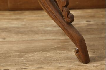 アジアビンテージ　チーク材　凝った脚のデザインがおしゃれな西洋風サイドテーブル(ヴィンテージ、センターテーブル、リビングテーブル、コーヒーテーブル、カフェテーブル、丸テーブル、ラウンドテーブル)(R-060843)