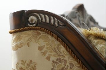 中古　ヨーロッパ輸入家具　大型　クラシカルで品のある佇まいが魅力の2.5人掛けソファ(2人掛けソファ、3人掛けソファ)(R-060844)
