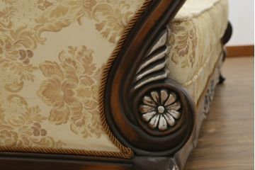 中古　ヨーロッパ輸入家具　大型　クラシカルで品のある佇まいが魅力の2.5人掛けソファ(2人掛けソファ、3人掛けソファ)(R-060844)
