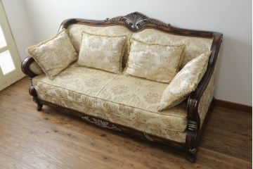 中古　ヨーロッパ輸入家具　大型　クラシカルで品のある佇まいが魅力の2.5人掛けソファ(2人掛けソファ、3人掛けソファ)(R-060844)