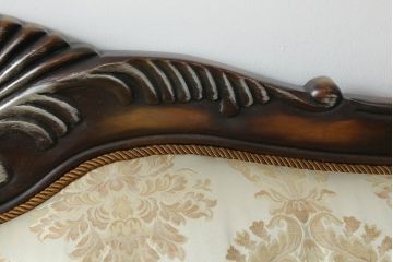 中古　ヨーロッパ輸入家具　大型　クラシカルで品のある佇まいが魅力の2.5人掛けソファ(2人掛けソファ、3人掛けソファ)(R-060844)